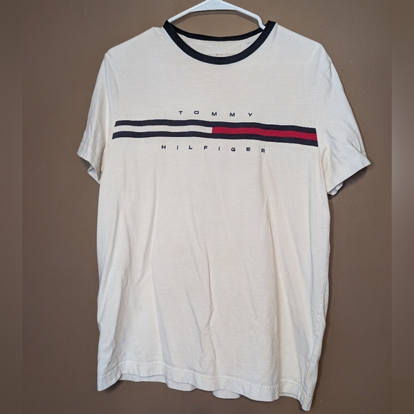 Tommy Hilfiger Men's Cream T-Shirt with Classic Design - Picture 1 of 4